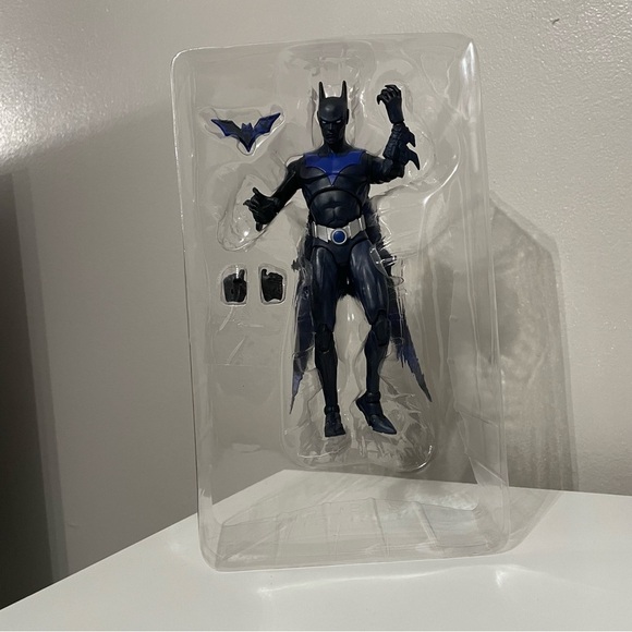 McFarlane DC Multiverse INQUE AS BATMAN BEYOND - Picture 2 of 5